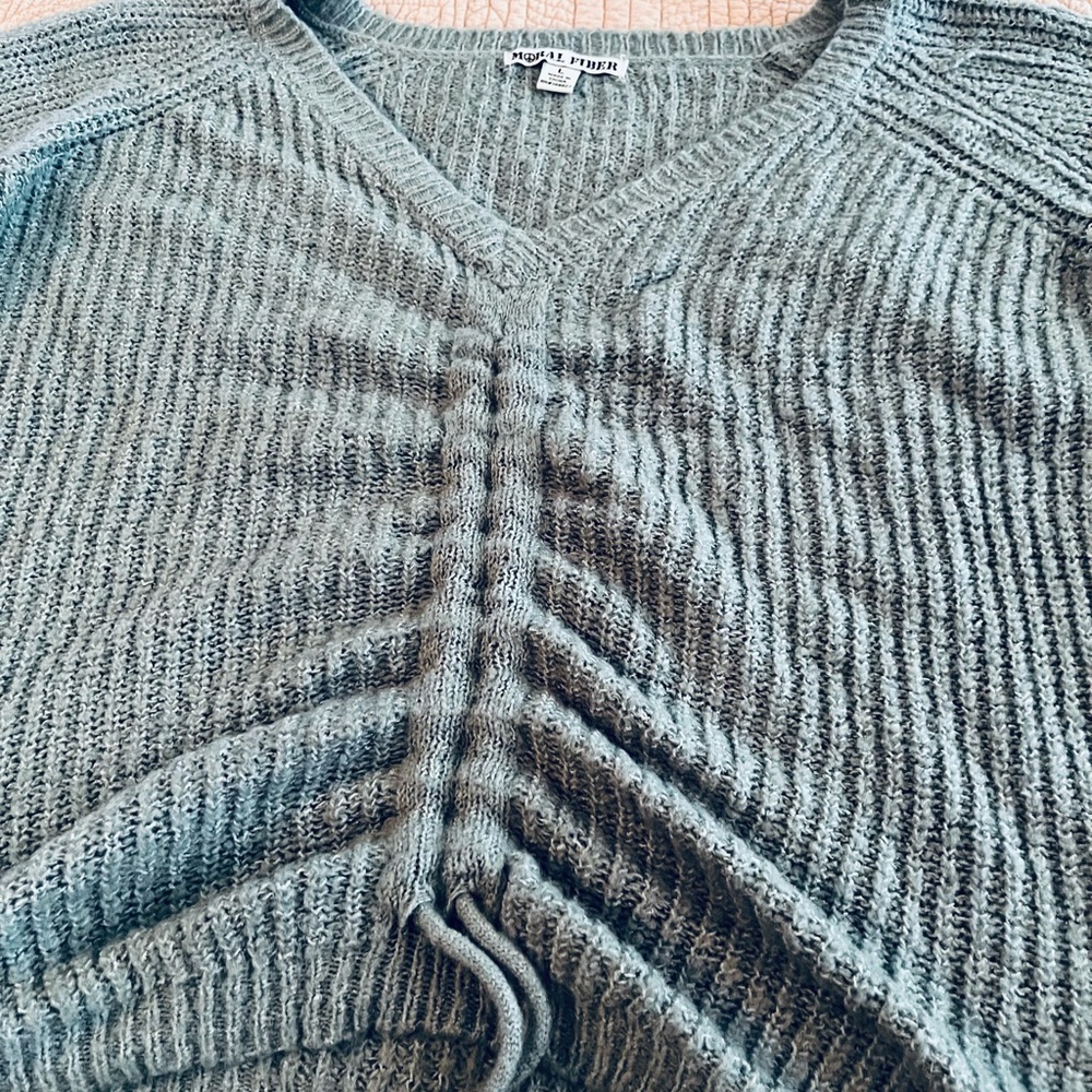 Cropped Sweater - Picture 5 of 9